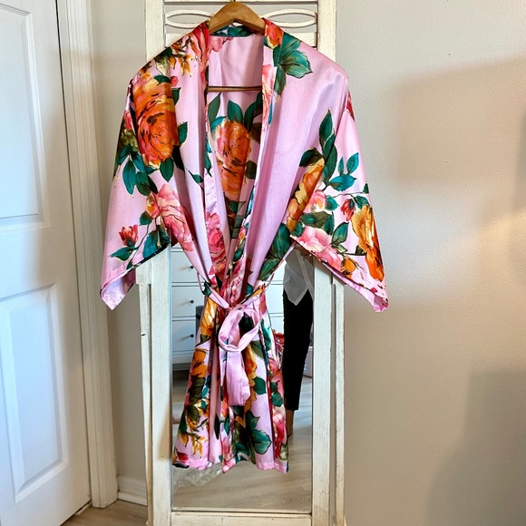 Source Unknown Other - Floral Roses Pink Kimono Robe with Belt size Small